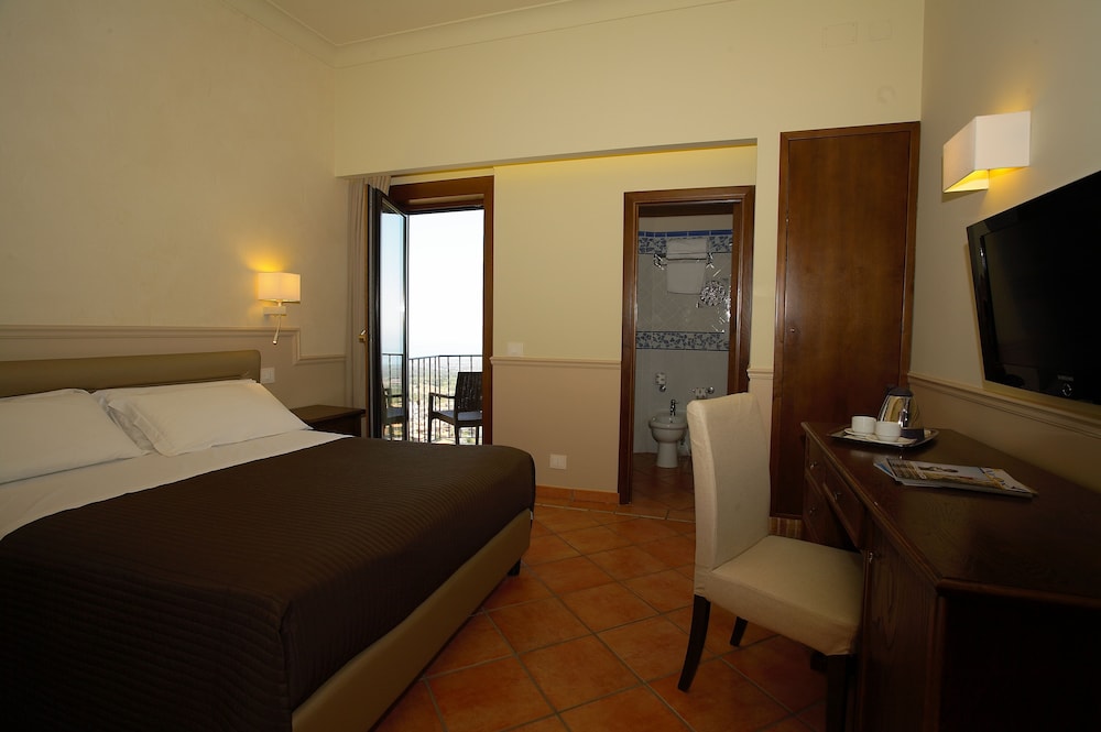 Airone Wellness Hotel — Hotel rooms in Zafferana Etnea, Sicily