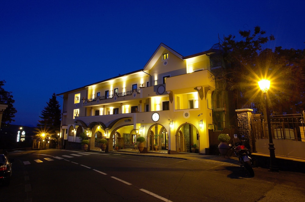 Airone Wellness Hotel — Hotel building in Zafferana Etnea, Sicily