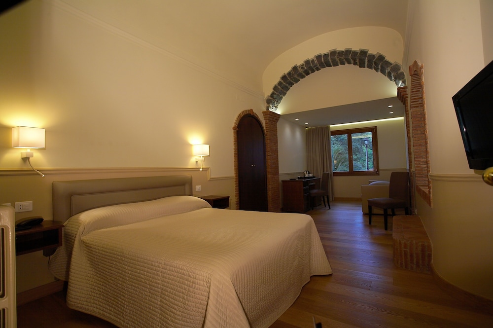 Airone Wellness Hotel — Hotel rooms in Zafferana Etnea, Sicily