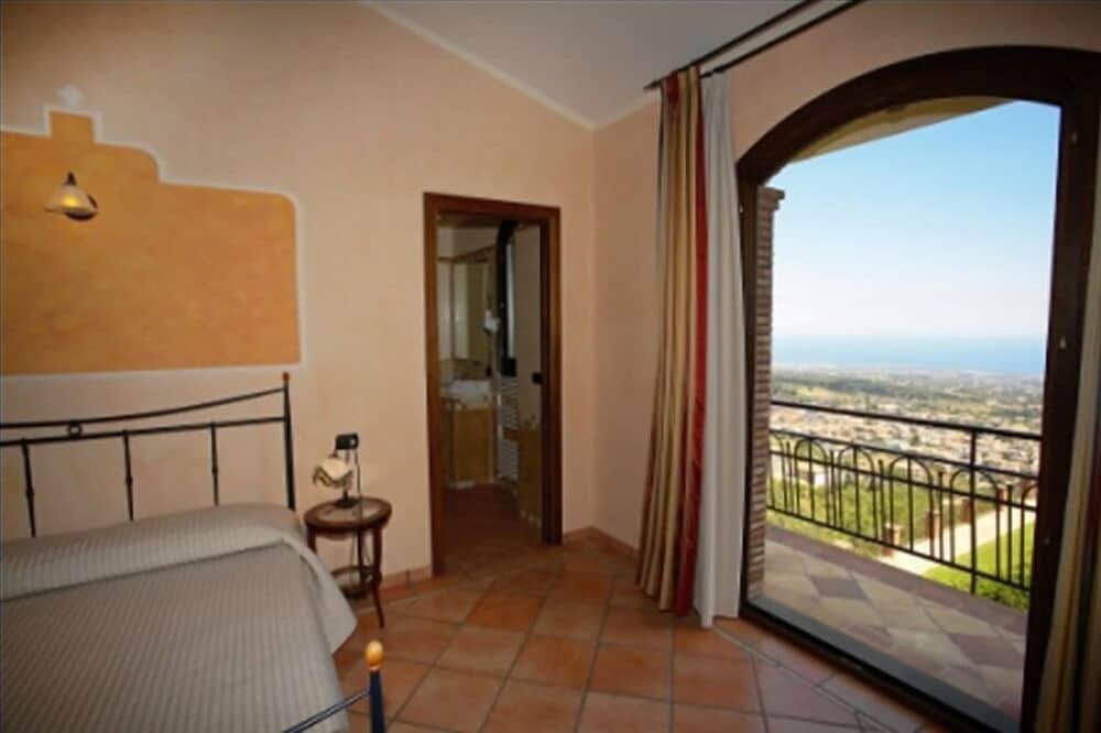 Airone Wellness Hotel — Hotel rooms in Zafferana Etnea, Sicily