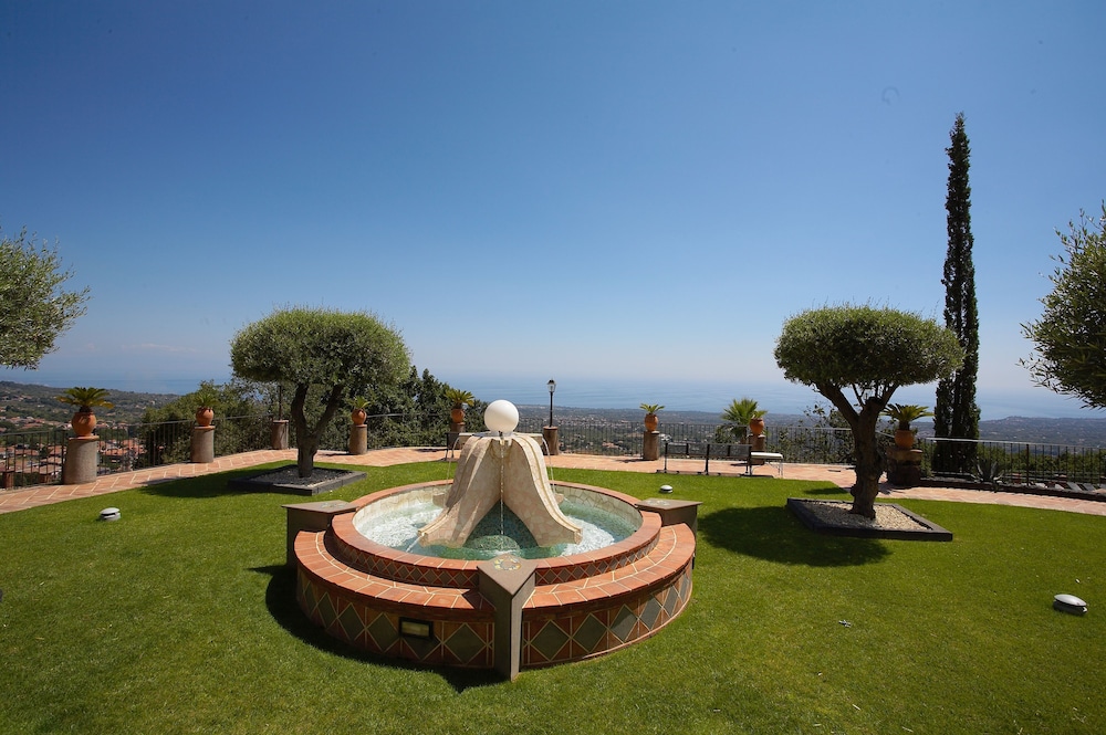 Airone Wellness Hotel — Hotel building in Zafferana Etnea, Sicily