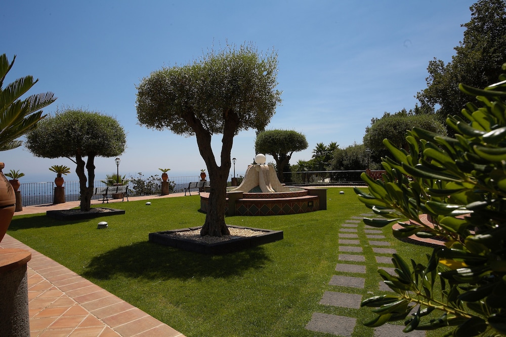 Airone Wellness Hotel — Hotel building in Zafferana Etnea, Sicily
