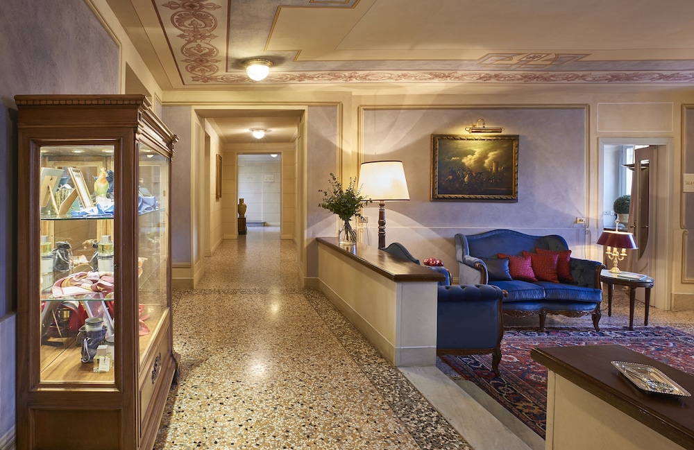 Albergo Terminus Hotel — Hotel building in Como, Lombardy
