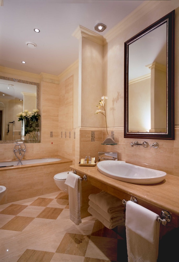 Albergo Terminus Hotel — Hotel rooms in Como, Lombardy