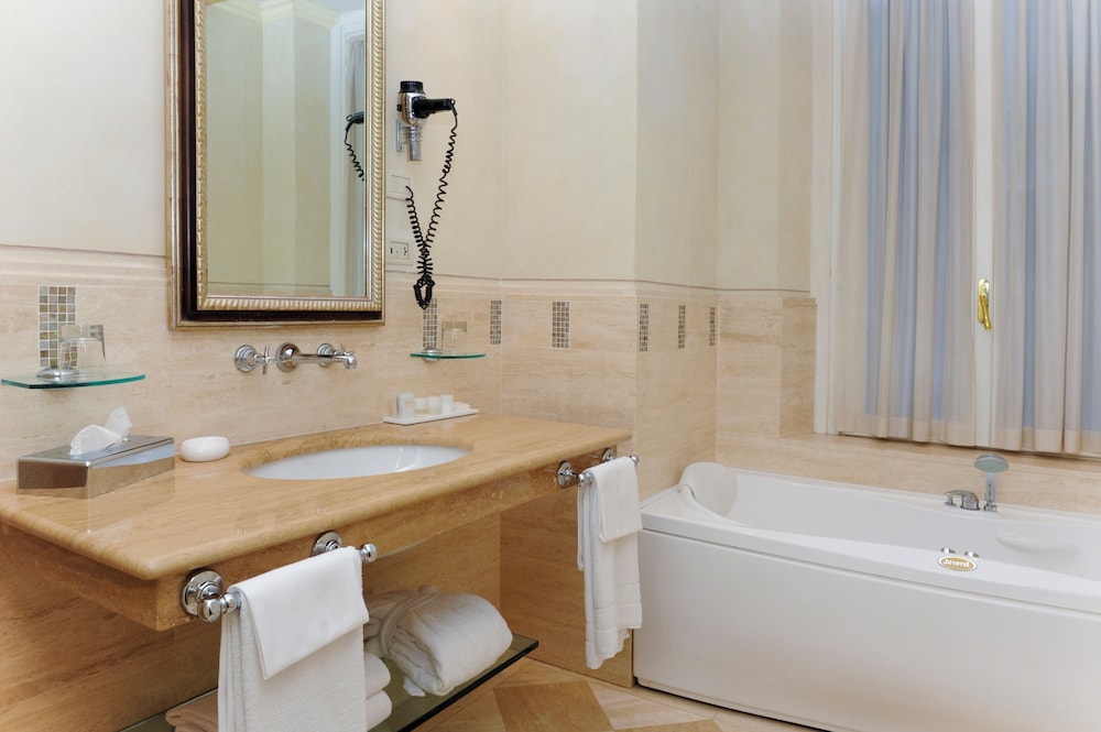 Albergo Terminus Hotel — Hotel rooms in Como, Lombardy