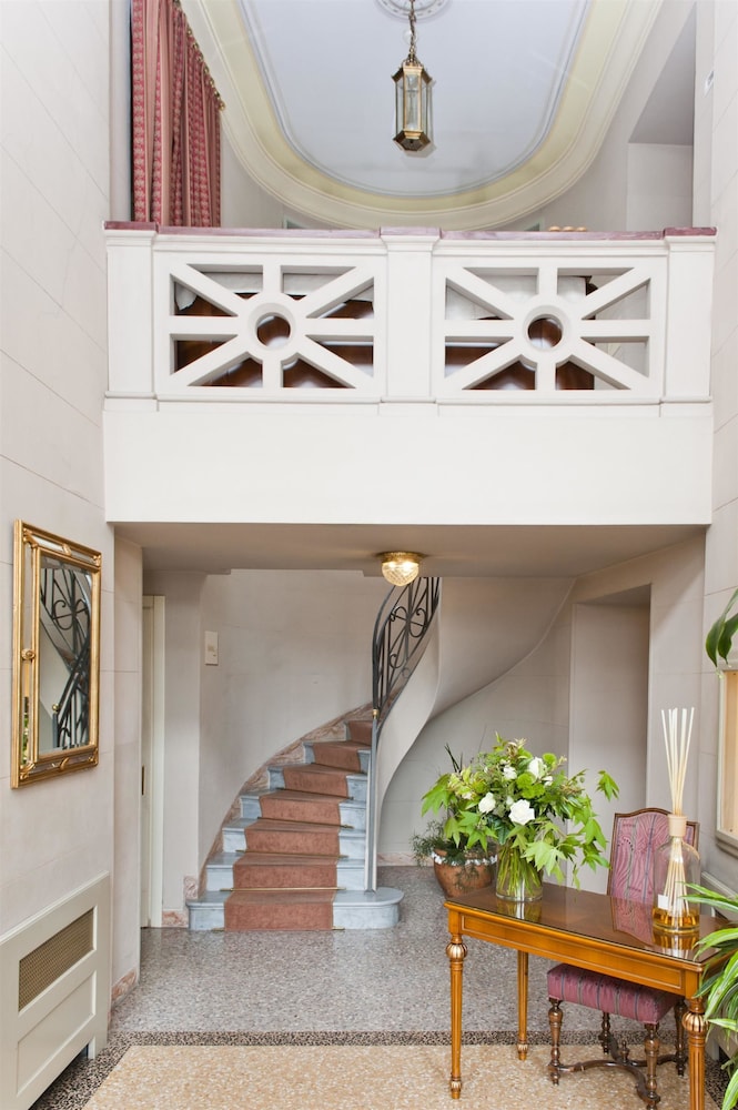 Albergo Terminus Hotel — Hotel building in Como, Lombardy