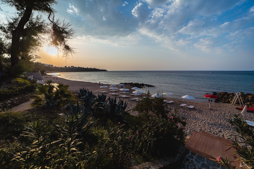 Hotel Alberi del Paradiso — Beach in Cefalù, Sicily