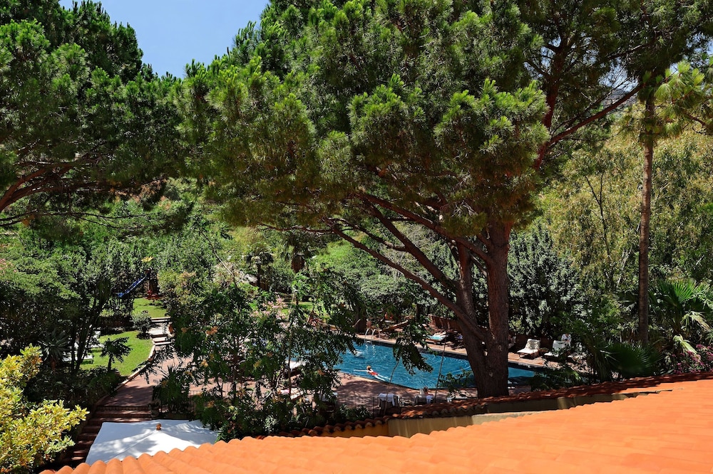 Hotel Alberi del Paradiso — Swimming pool in Cefalù, Sicily