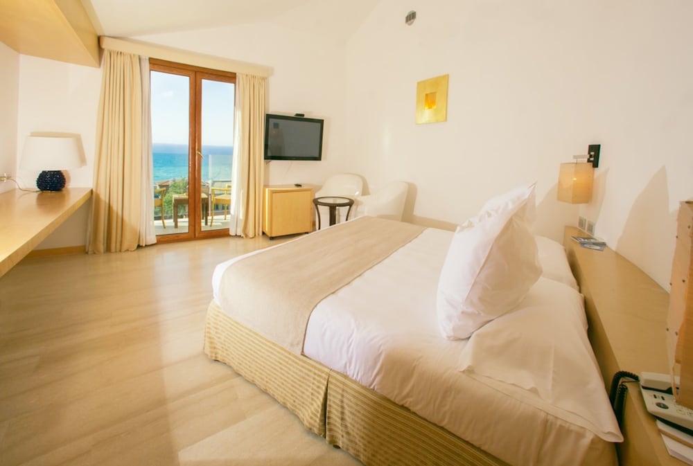 Hotel Alberi del Paradiso — Hotel rooms in Cefalù, Sicily