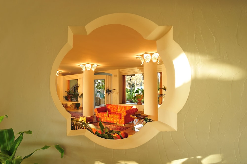 Hotel Alberi del Paradiso — Hotel building in Cefalù, Sicily