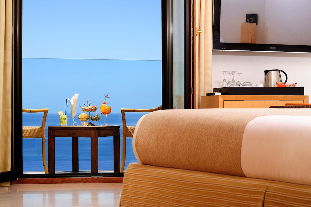 Hotel Alberi del Paradiso — Hotel rooms in Cefalù, Sicily