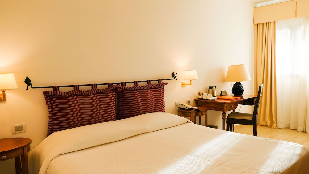 Hotel Alberi del Paradiso — Hotel rooms in Cefalù, Sicily