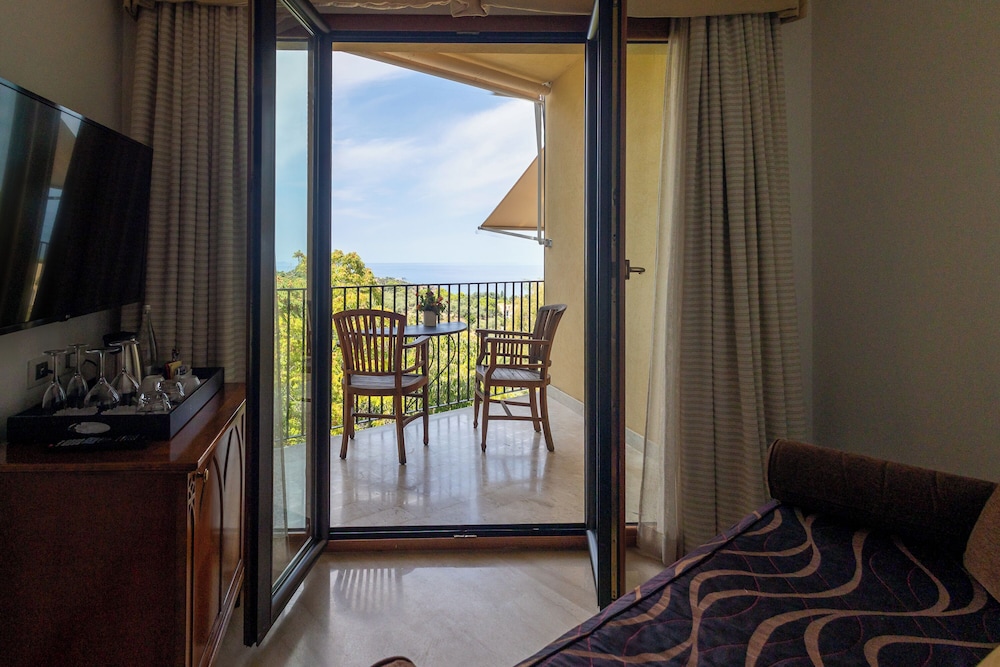 Hotel Alberi del Paradiso — Hotel rooms in Cefalù, Sicily