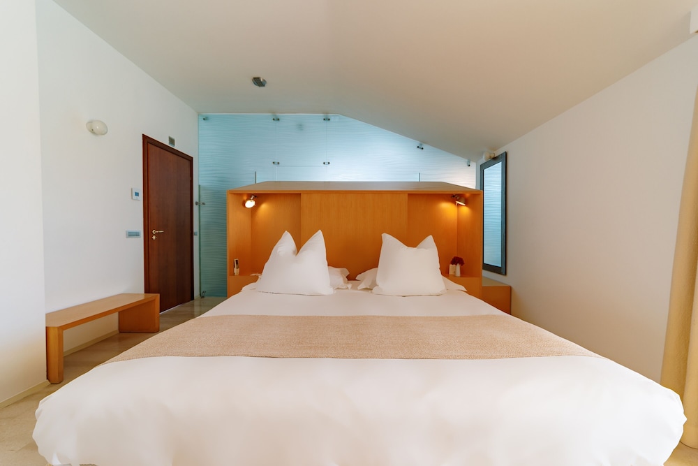 Hotel Alberi del Paradiso — Hotel rooms in Cefalù, Sicily