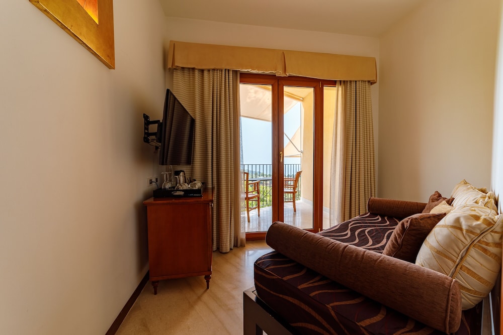 Hotel Alberi del Paradiso — Hotel rooms in Cefalù, Sicily