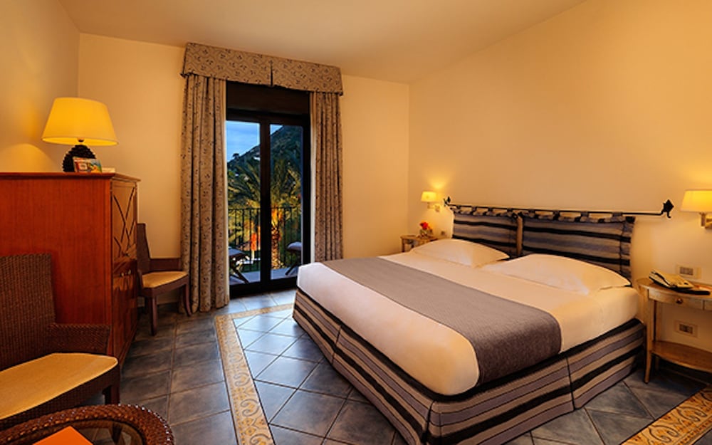 Hotel Alberi del Paradiso — Hotel rooms in Cefalù, Sicily