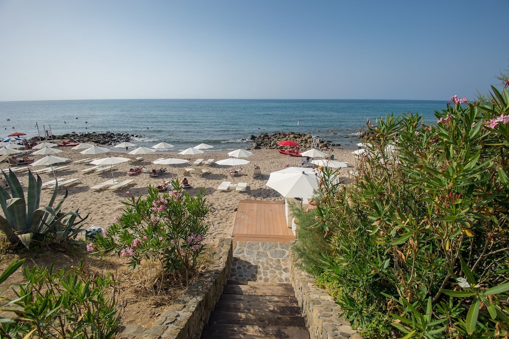 Hotel Alberi del Paradiso — Beach in Cefalù, Sicily