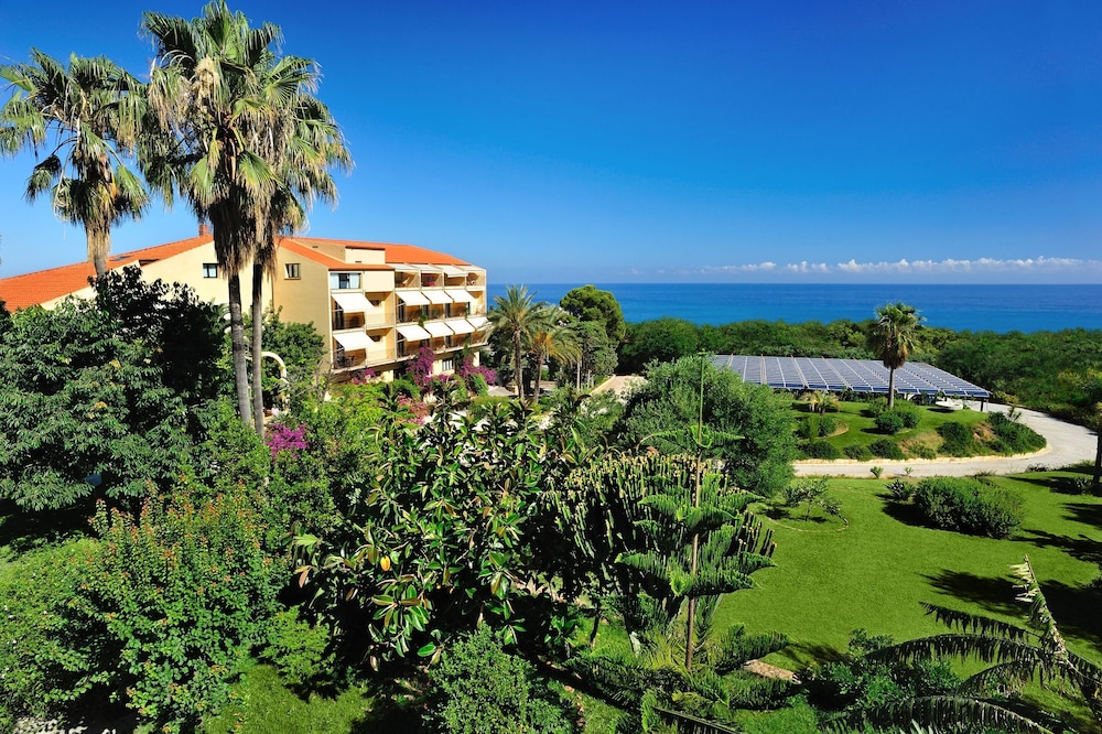 Hotel Alberi del Paradiso — Hotel building in Cefalù, Sicily