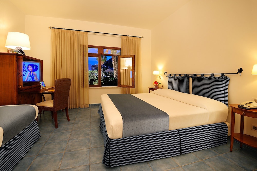 Hotel Alberi del Paradiso — Hotel rooms in Cefalù, Sicily