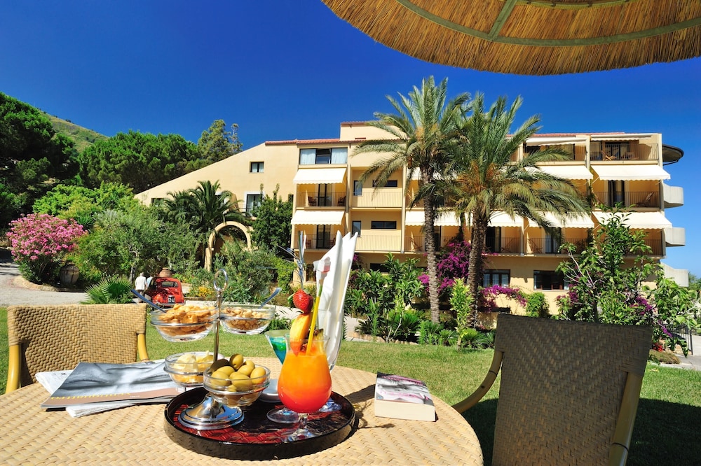 Hotel Alberi del Paradiso — Hotel building in Cefalù, Sicily