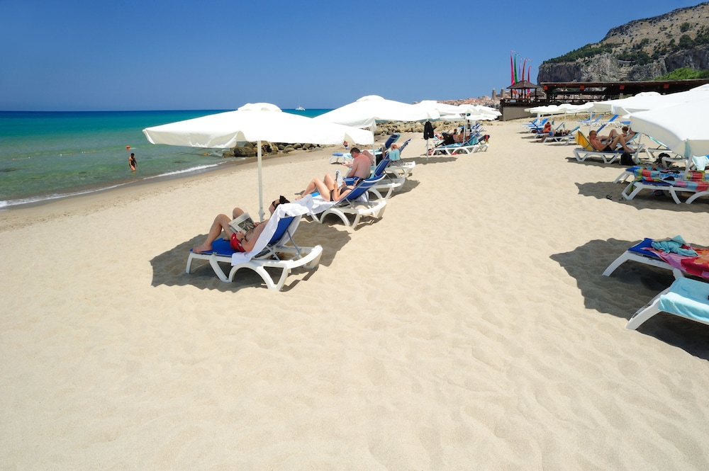 Hotel Alberi del Paradiso — Beach in Cefalù, Sicily
