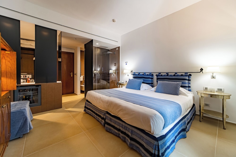 Hotel Alberi del Paradiso — Hotel rooms in Cefalù, Sicily