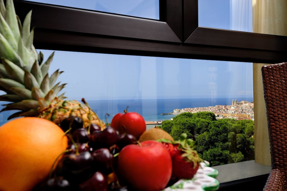 Hotel Alberi del Paradiso — Hotel rooms in Cefalù, Sicily