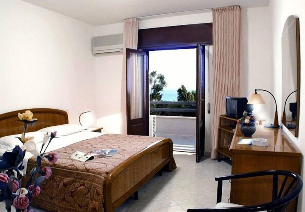 Hotel Alceste — Hotel rooms in Castelvetrano, Sicily
