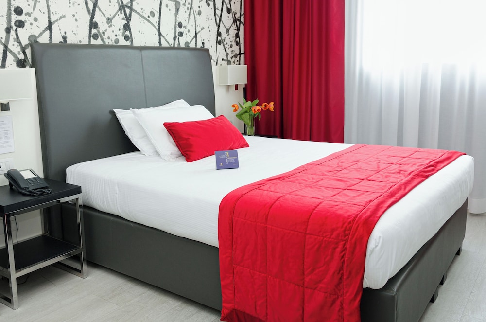 Hotel American Palace Eur — Hotel rooms in Rome, Lazio