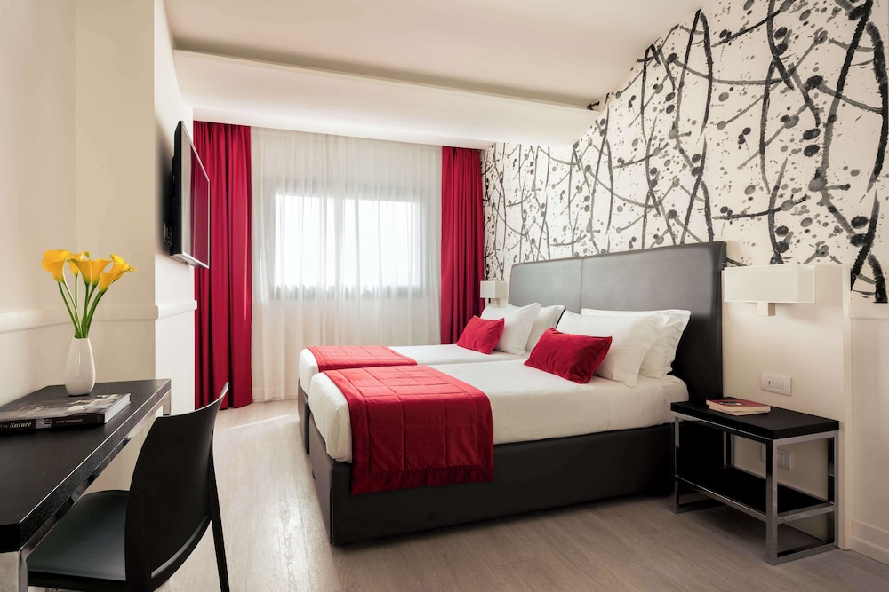Hotel American Palace Eur — Hotel rooms in Rome, Lazio