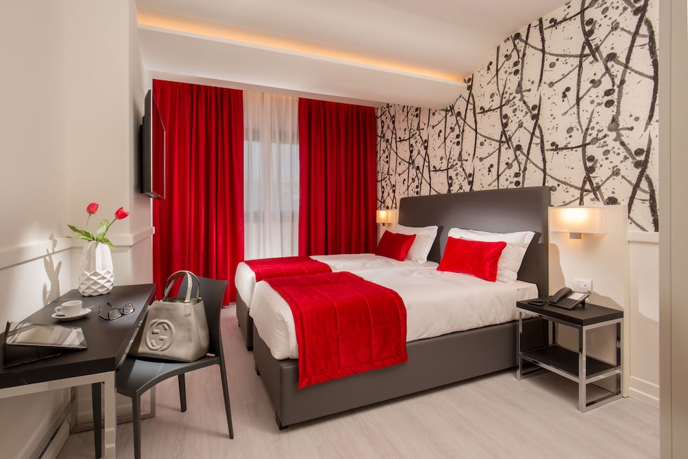 Hotel American Palace Eur — Hotel rooms in Rome, Lazio
