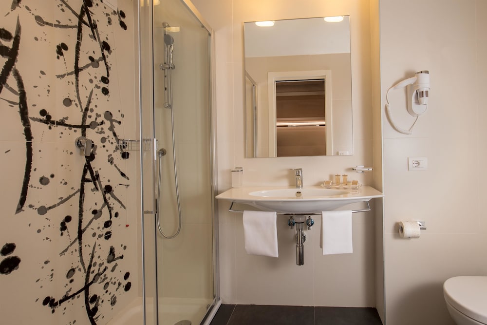 Hotel American Palace Eur — Hotel rooms in Rome, Lazio