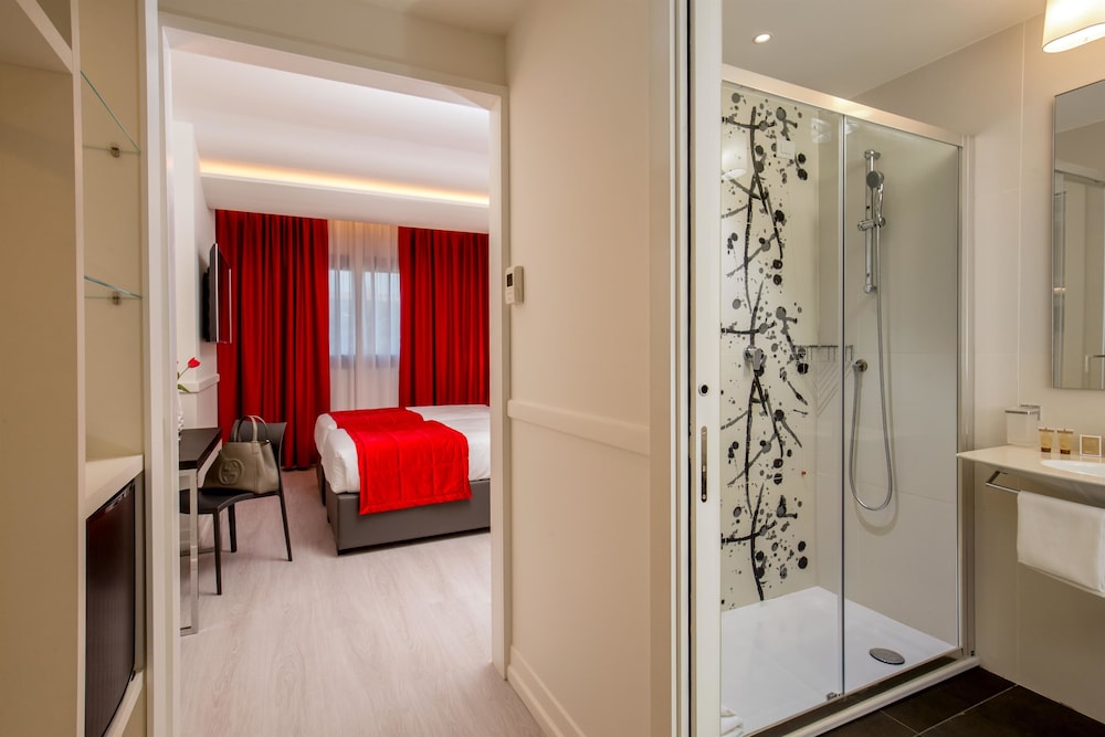 Hotel American Palace Eur — Hotel rooms in Rome, Lazio