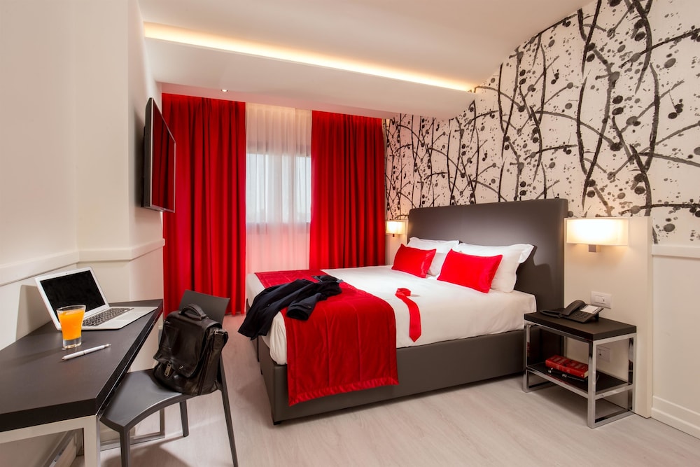 Hotel American Palace Eur — Hotel rooms in Rome, Lazio