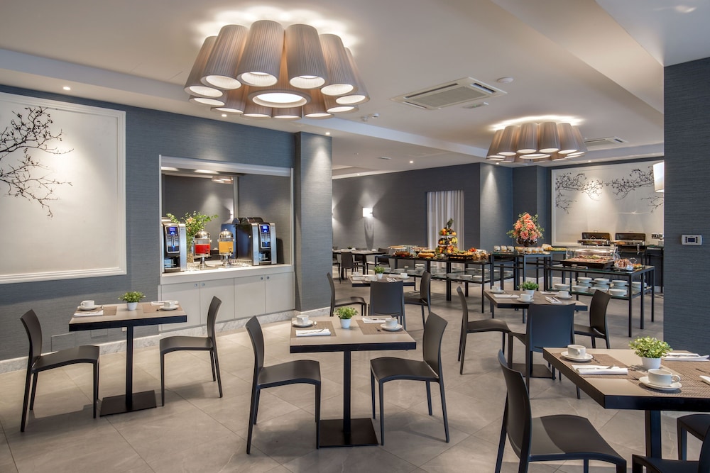 Hotel American Palace Eur — Restaurant & bars in Rome, Lazio