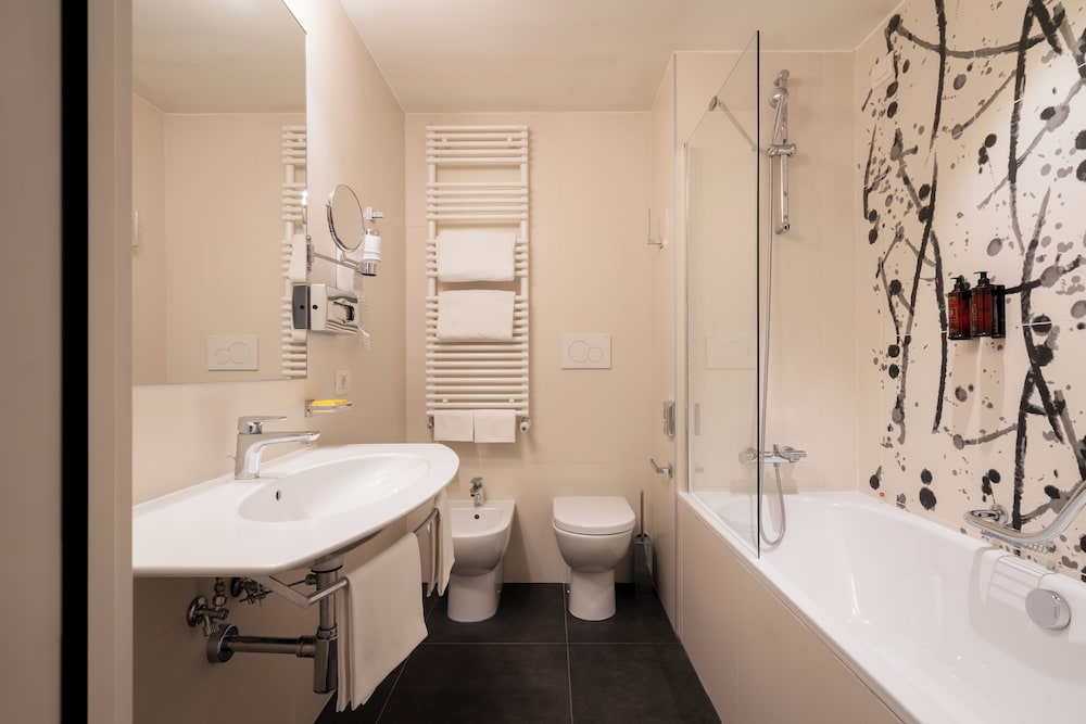 Hotel American Palace Eur — Hotel rooms in Rome, Lazio