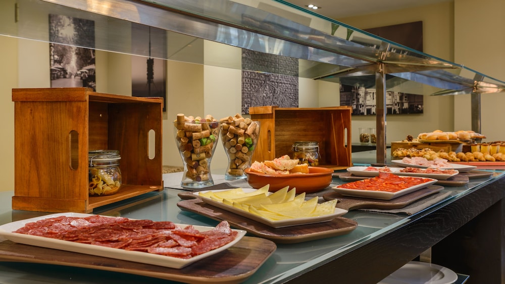 Grums Hotel — Restaurant & bars in Barcelona, Catalonia