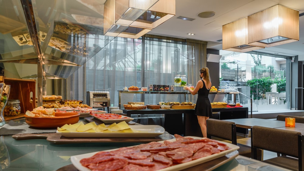 Grums Hotel — Restaurant & bars in Barcelona, Catalonia
