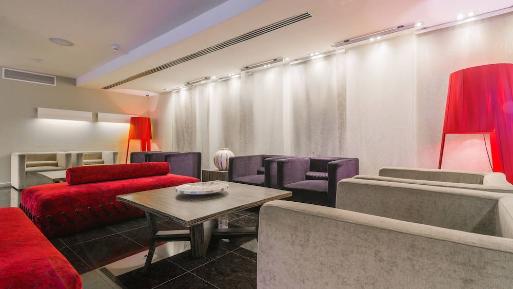 Grums Hotel — Restaurant & bars in Barcelona, Catalonia