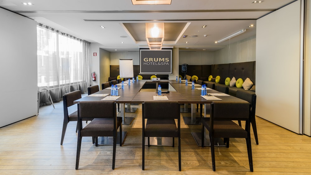Grums Hotel — Hotel building in Barcelona, Catalonia