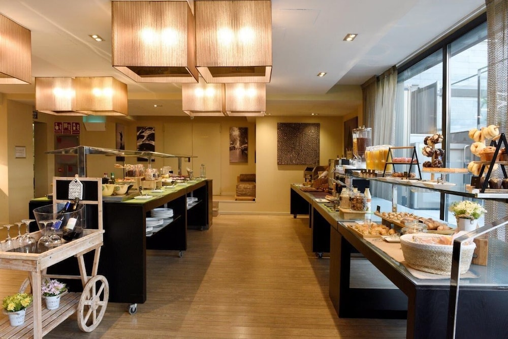 Grums Hotel — Restaurant & bars in Barcelona, Catalonia