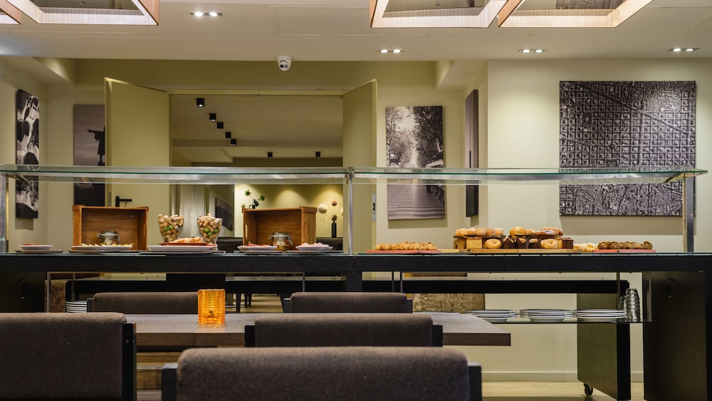 Grums Hotel — Restaurant & bars in Barcelona, Catalonia