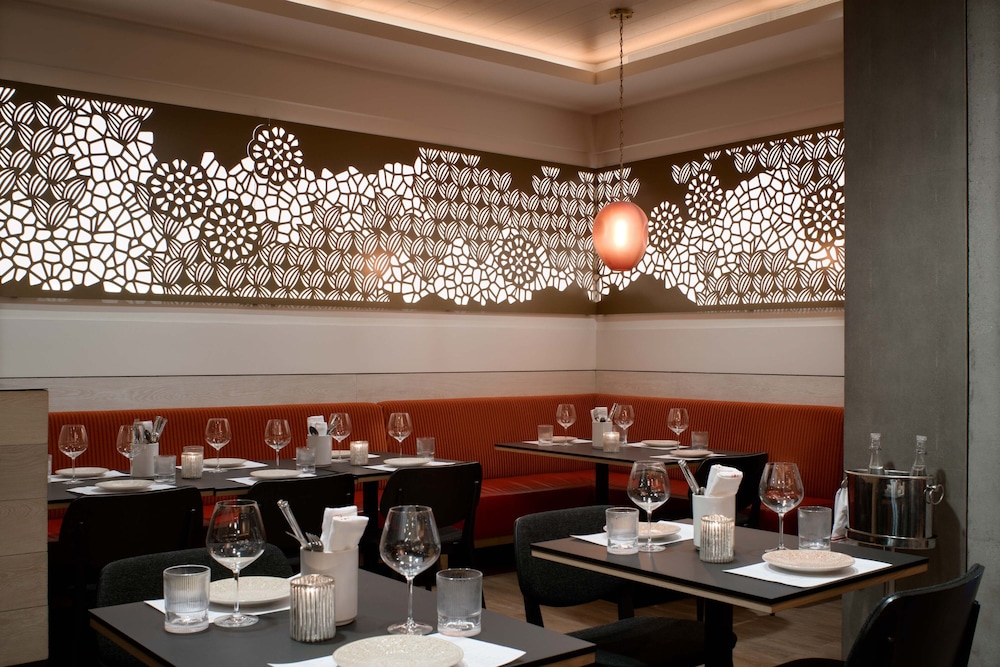 LUMA Hotel Times Square — Restaurant & bars in New York City, New York State