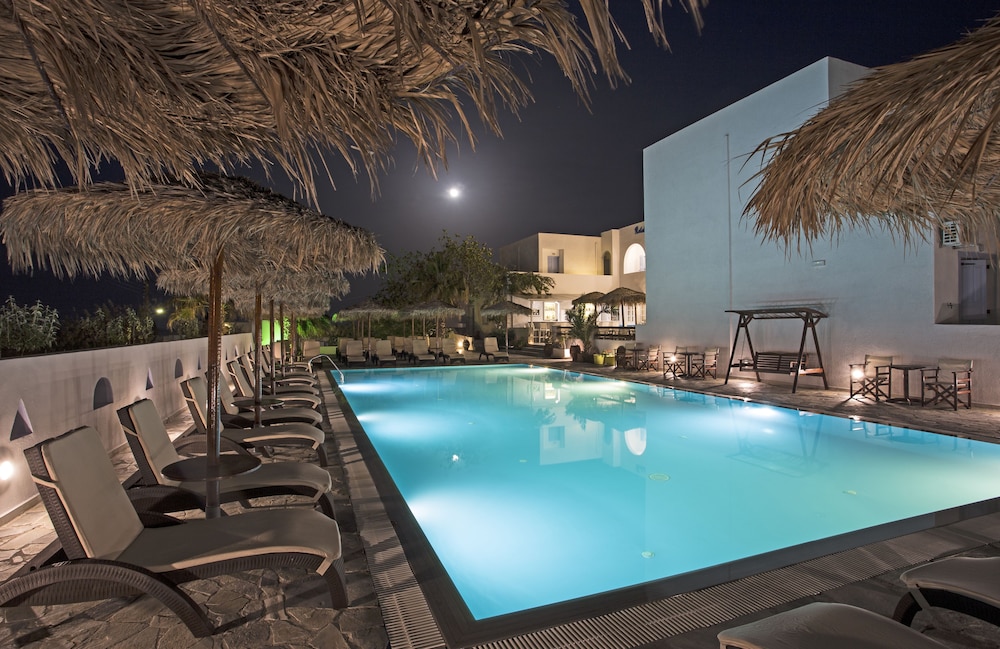 Alexandra Hotel — Swimming pool in Kamari, South Aegean
