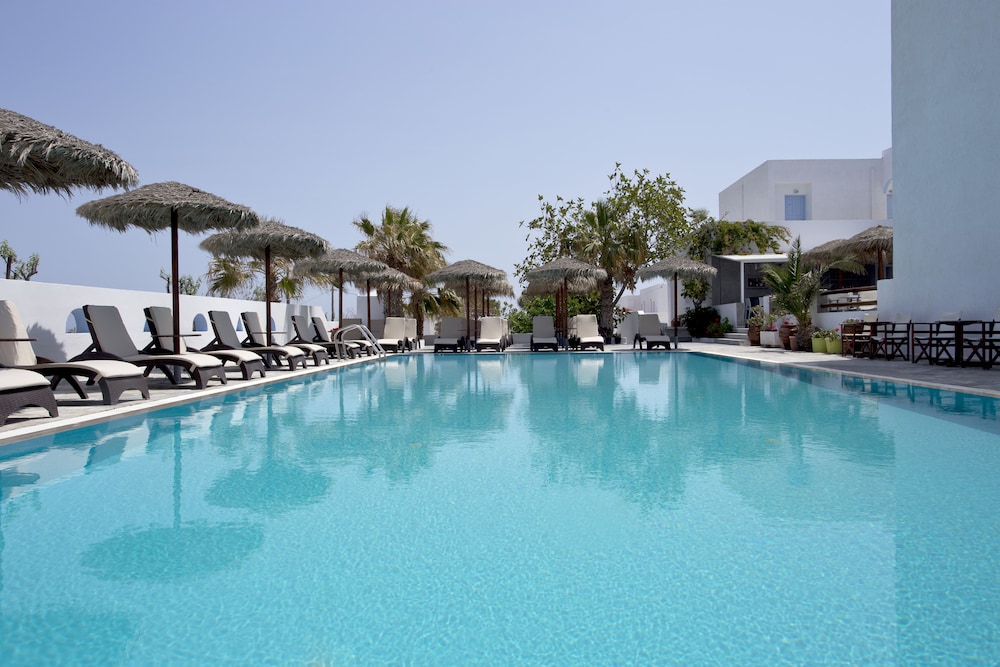 Alexandra Hotel — Swimming pool in Kamari, South Aegean