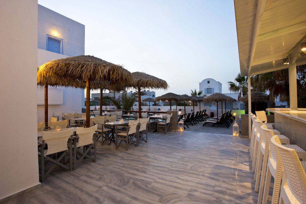 Alexandra Hotel — Restaurant & bars in Kamari, South Aegean