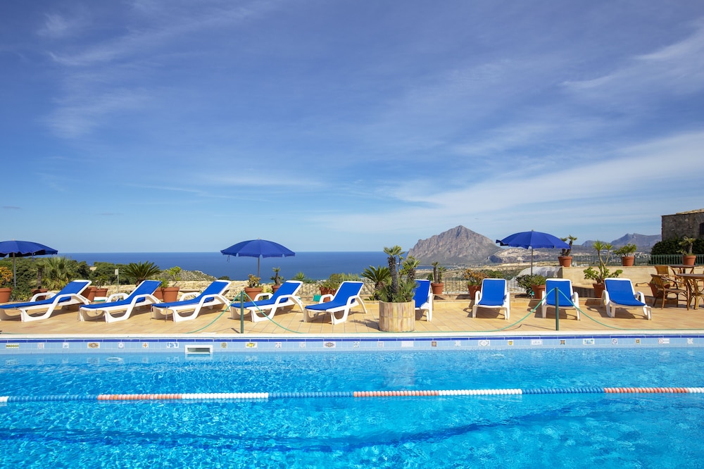 Baglio Santacroce — Swimming pool in Valderice, Sicily