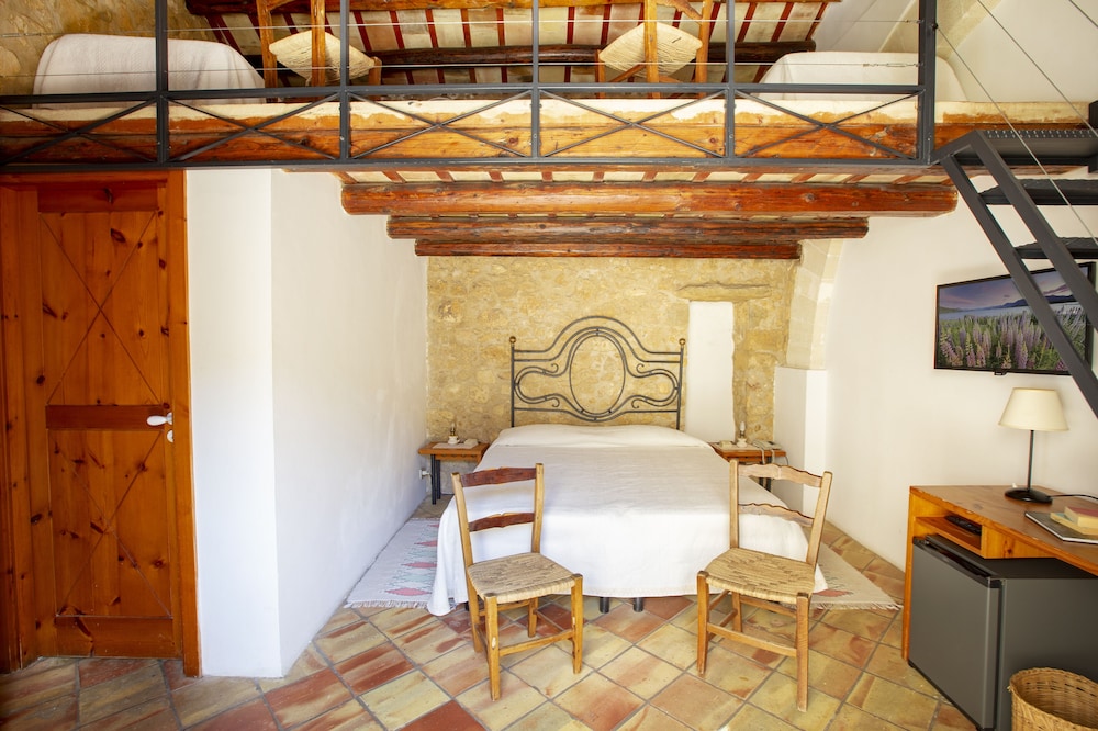 Baglio Santacroce — Hotel rooms in Valderice, Sicily