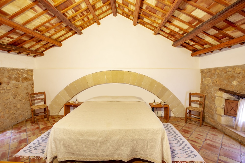 Baglio Santacroce — Hotel rooms in Valderice, Sicily