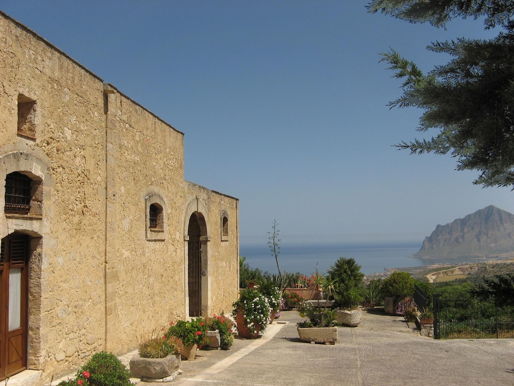 Baglio Santacroce — Attractions in the area in Valderice, Sicily